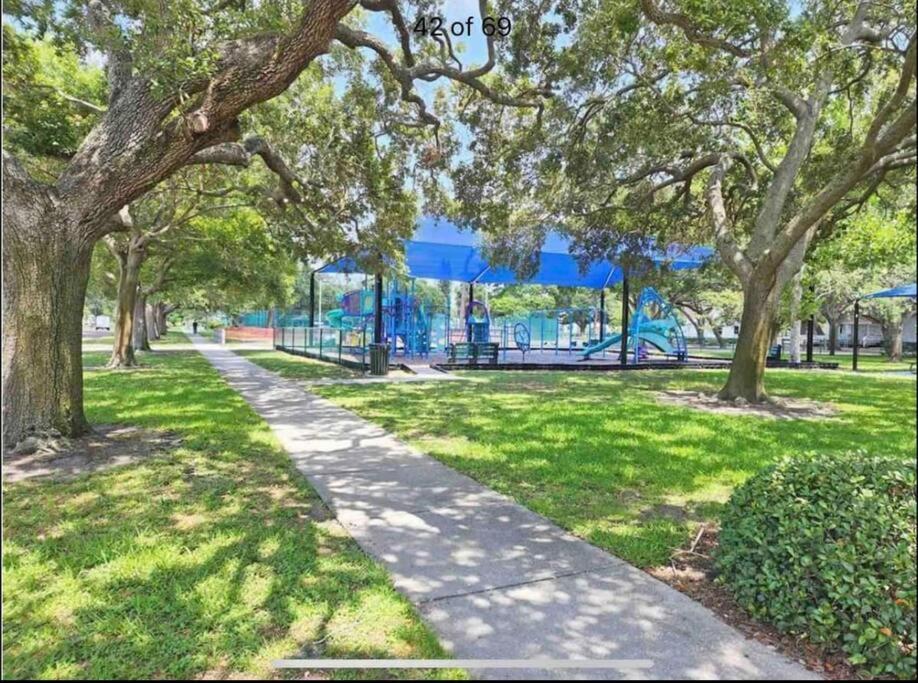 In The Center Of Gulfport, Min Away From The Beach! São Petersburgo Exterior foto