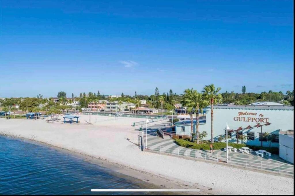 In The Center Of Gulfport, Min Away From The Beach! São Petersburgo Exterior foto